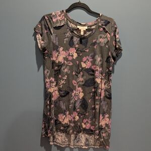 Jessica Simpson Nursing Shirt